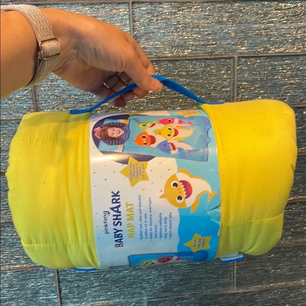 NEW Baby Shark Nap Mat Nickelodeon Family Mommy Shark Daddy Shark Pinkfong tote